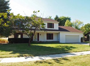 1915 Woodfield Rd, Champaign, IL 61822