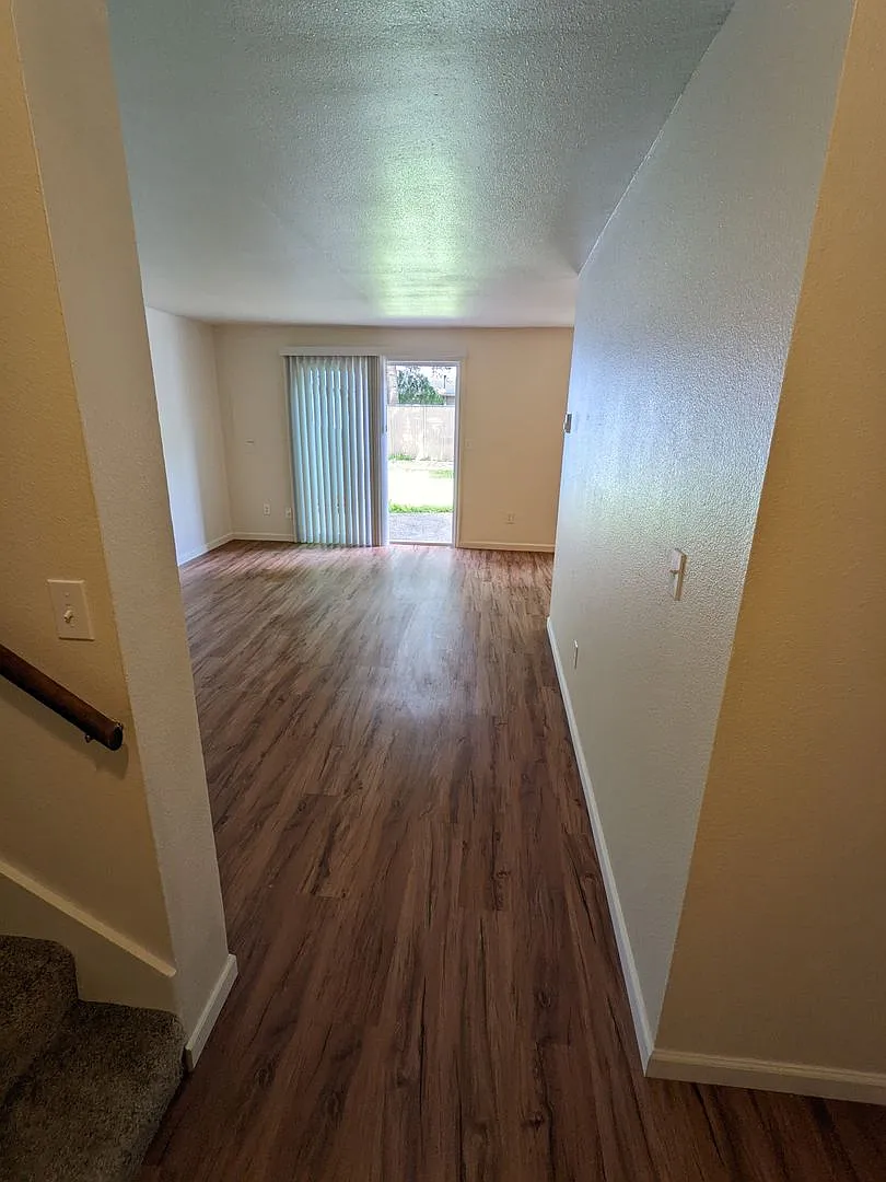 Vancouver 10 Plex — Photo 4