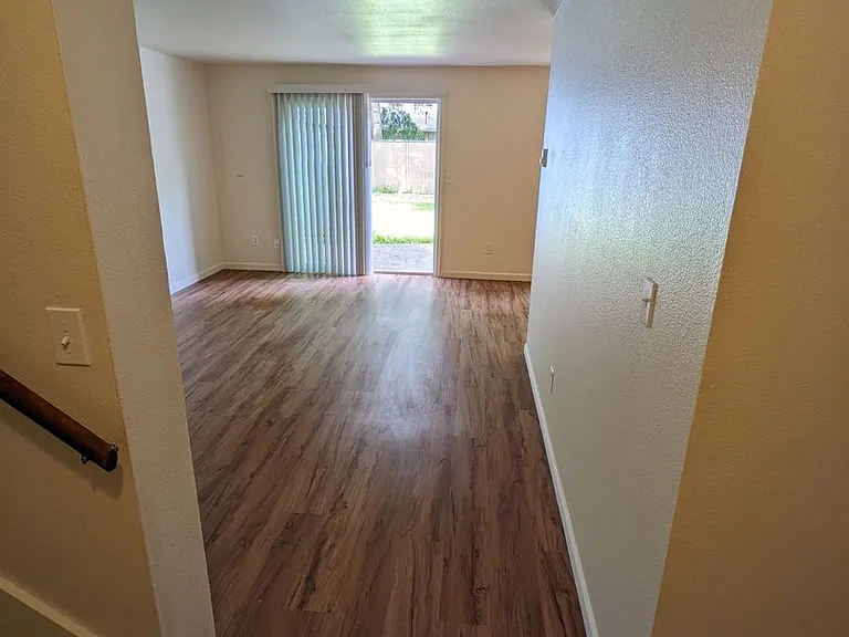 7815 NE 117th Ave — Photo 4