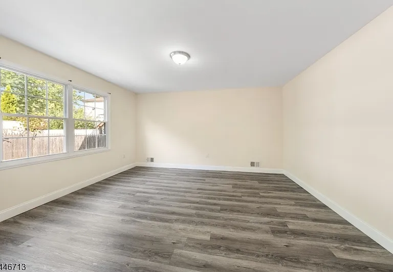 128 Baltimore Ave — Photo 10