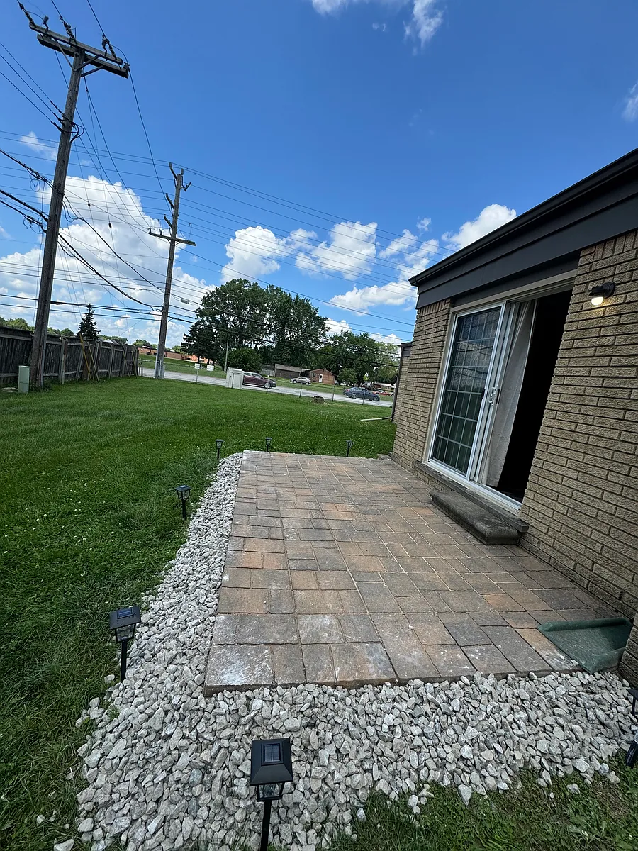 Building Photo - 36869 Adele Dr