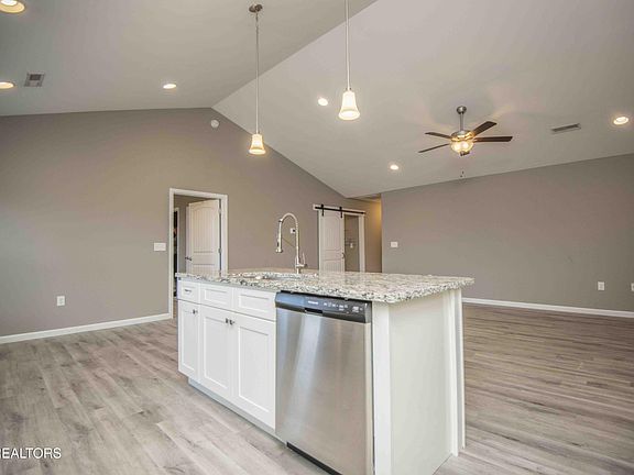 4th image of 5859 Trestle Way