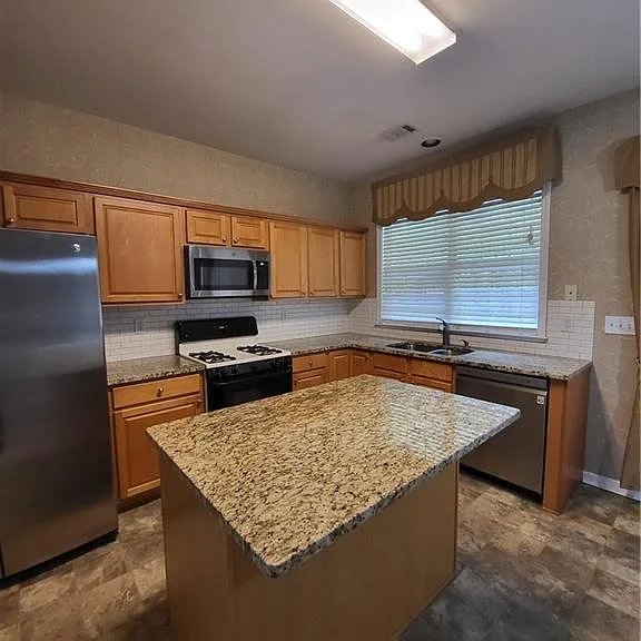 265 Friars Head Dr — Photo 4