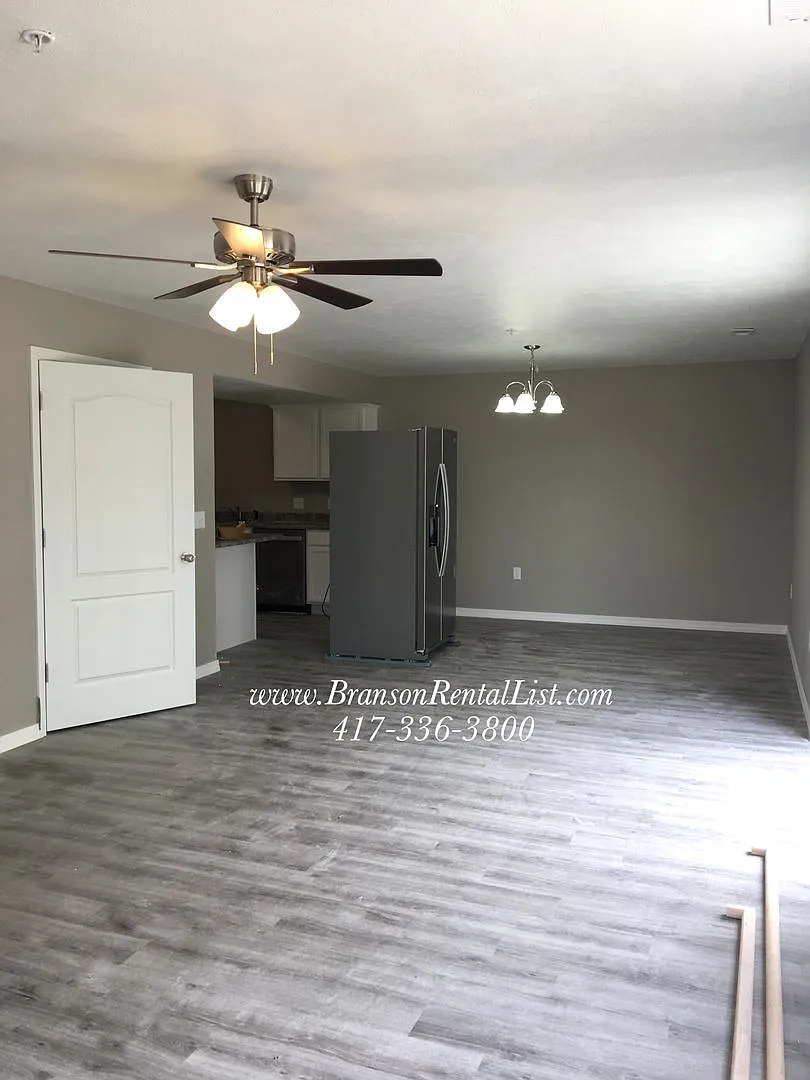3BR with 1 Car Garage - DUPLEX — Photo 3
