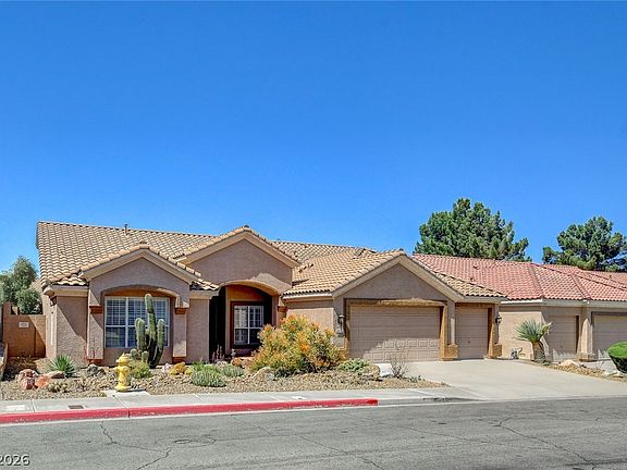 3rd image of 223 Chestnut Ridge Cir