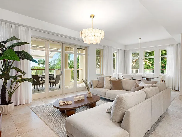 500 Plantation Village Dr #3-208 — Photo 2
