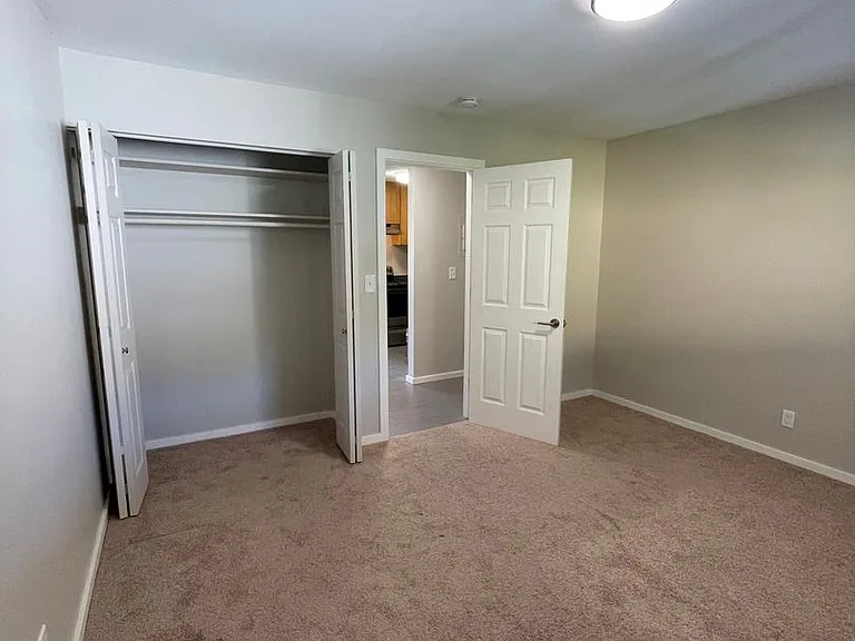 Mercer Crest Apartments — Photo 27