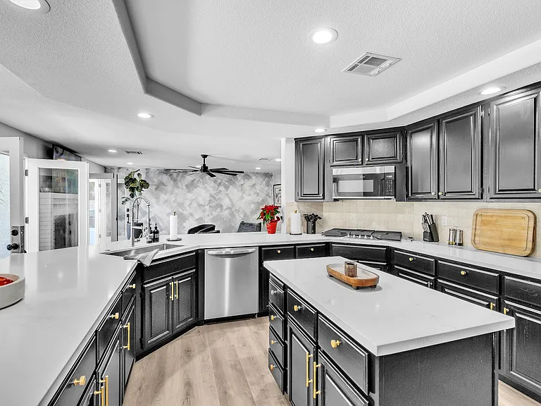 Ocean Port Dr — Photo 5