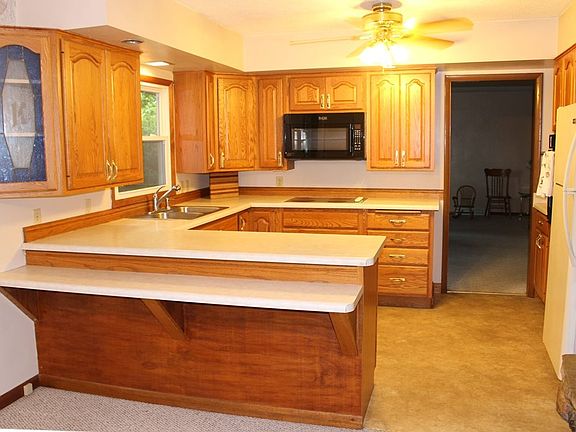 3rd image of 126 E 10th St