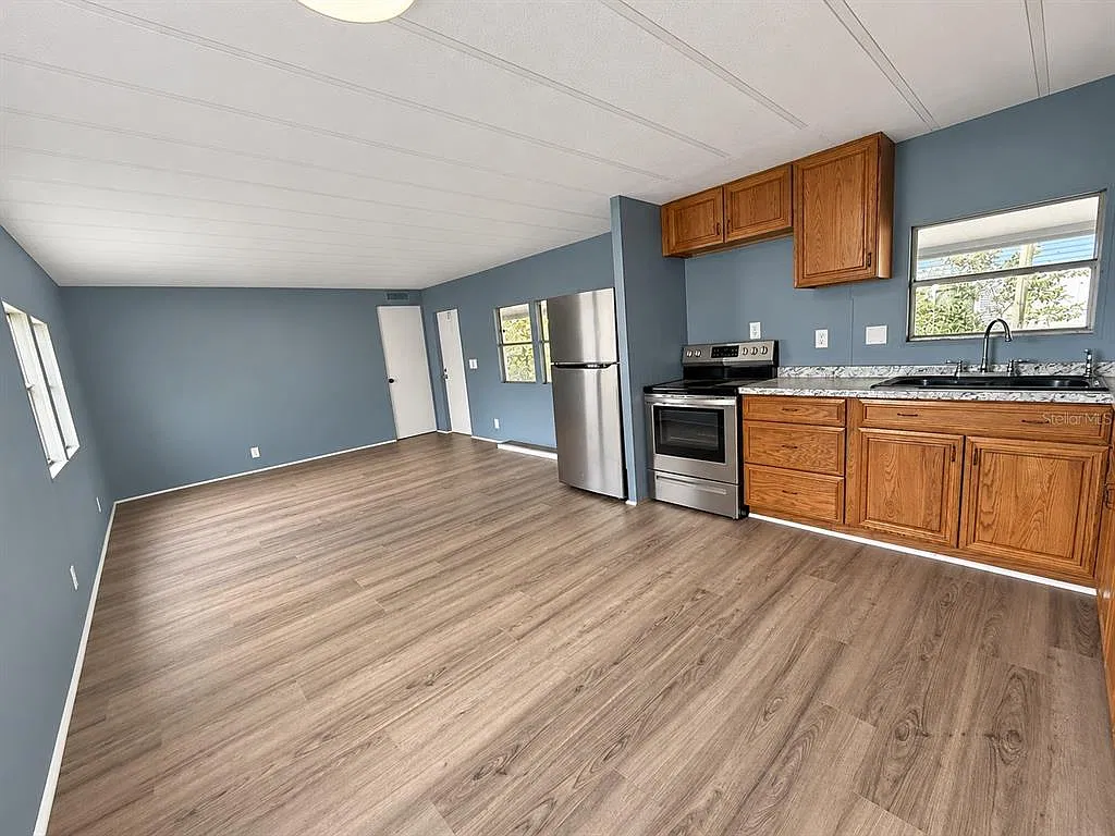 2 bed, 2.0 bath, 784 sqft, $1,300 — Photo 4