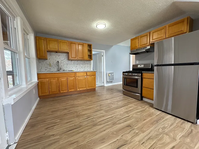 18 W Pearl St #3 — Photo 6