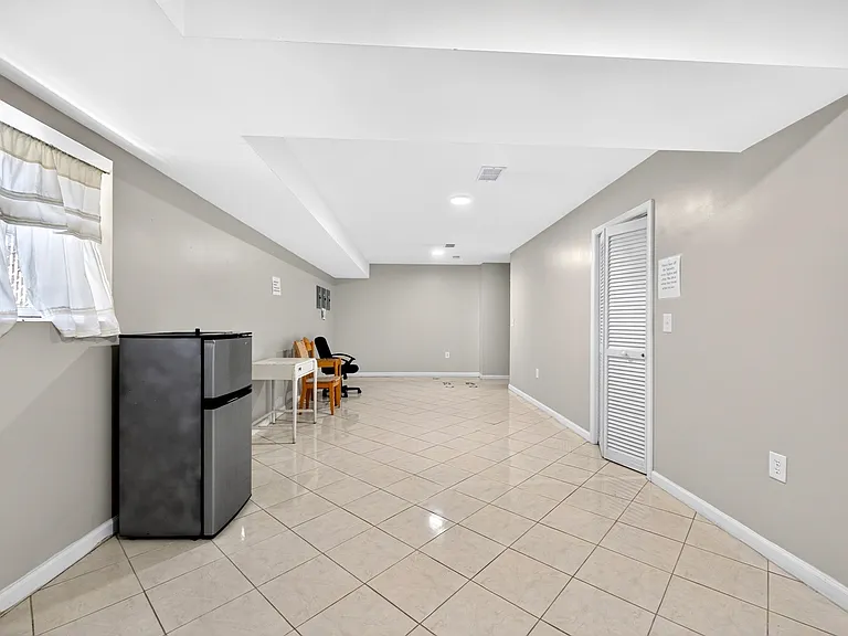 43 Manhattan Ave #1 — Photo 26