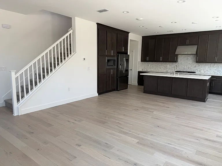 96 E Frost Dr — Photo 3