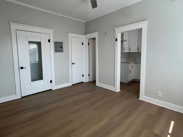 194 W 41st Pl #11B, Los Angeles, CA 90037