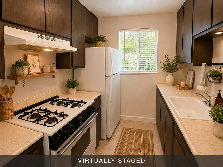 1827 Fremont Ct #4 — Photo 4