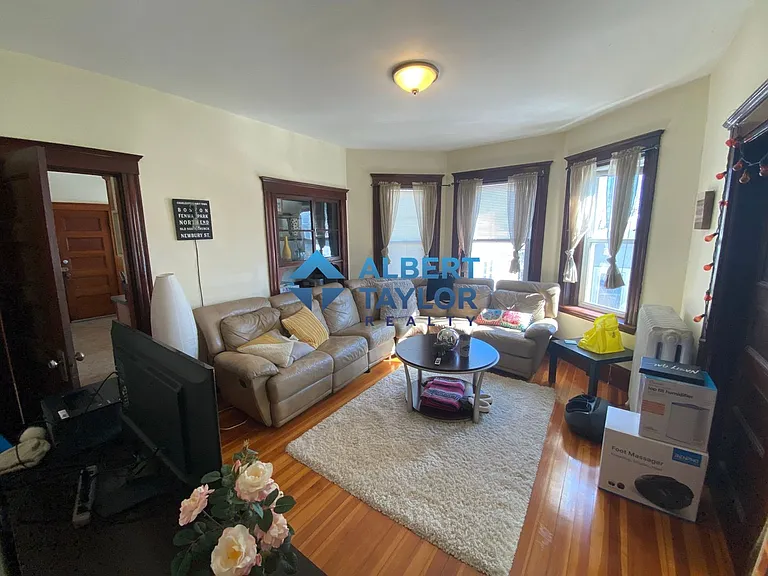 7 Hillside St #2 — Photo 4