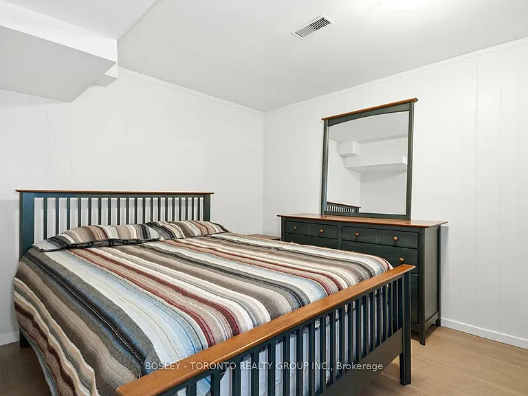 146 Earlscourt Ave #LOWER — Photo 24