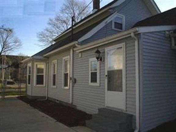 2nd image of 440 W 14th St