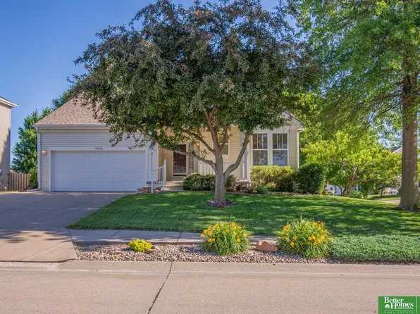 19810 Sycamore Dr, Gretna, NE 68028