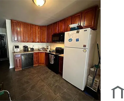 6 bed, 3500 sqft, $3,300 — Photo 3