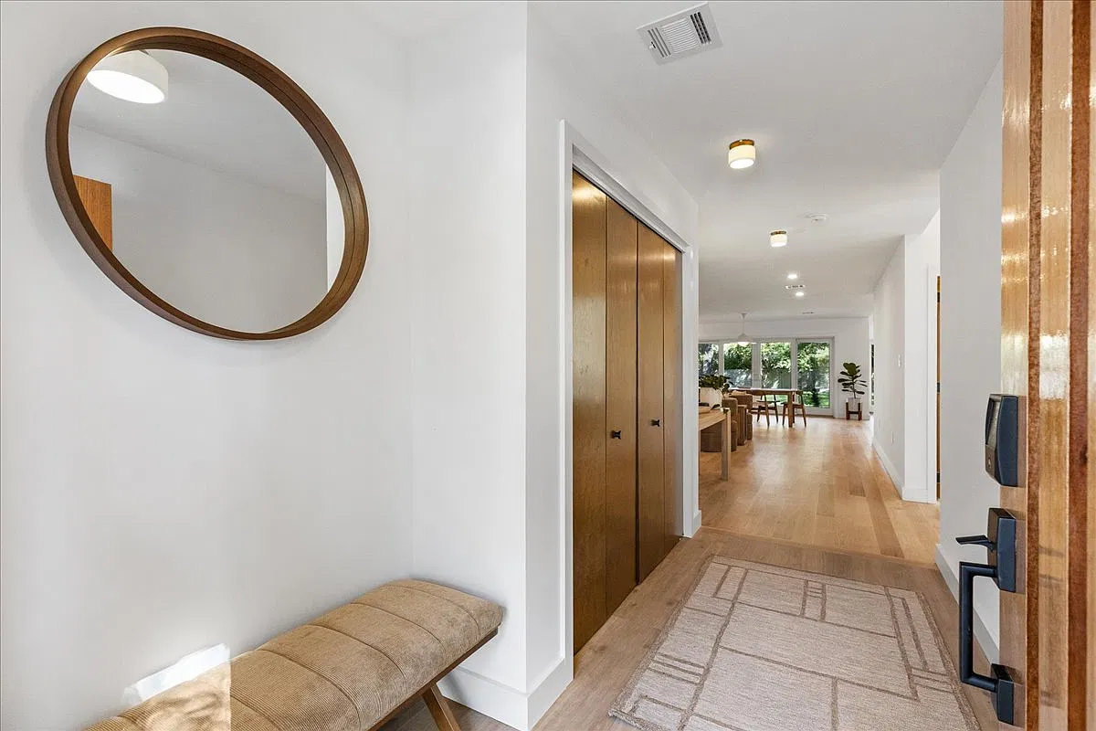 4 bed, 2500 sqft, $12,000 — Photo 1