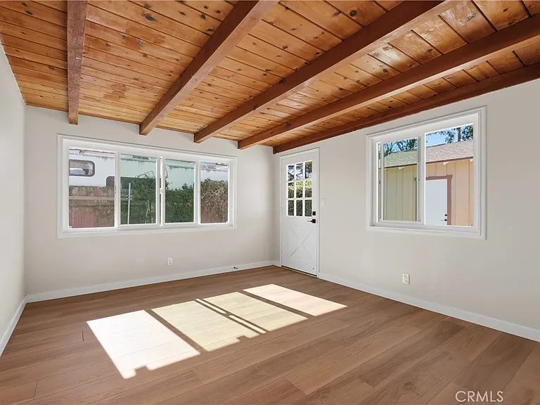 450 W 2nd St — Photo 23
