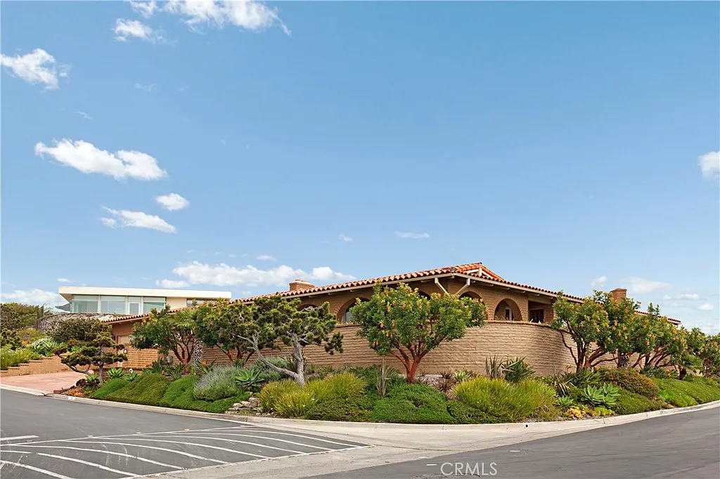 4 bed, 3.5 bath, 3386 sqft, $16,500 — Photo 4
