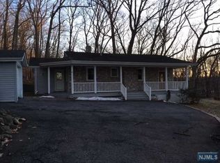 90 Highland St, Park Ridge, NJ 07656