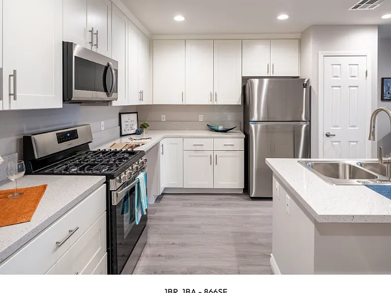 Centerpointe at Market Apartments - 3145 Market Street Riverside CA 92501 — Photo 8
