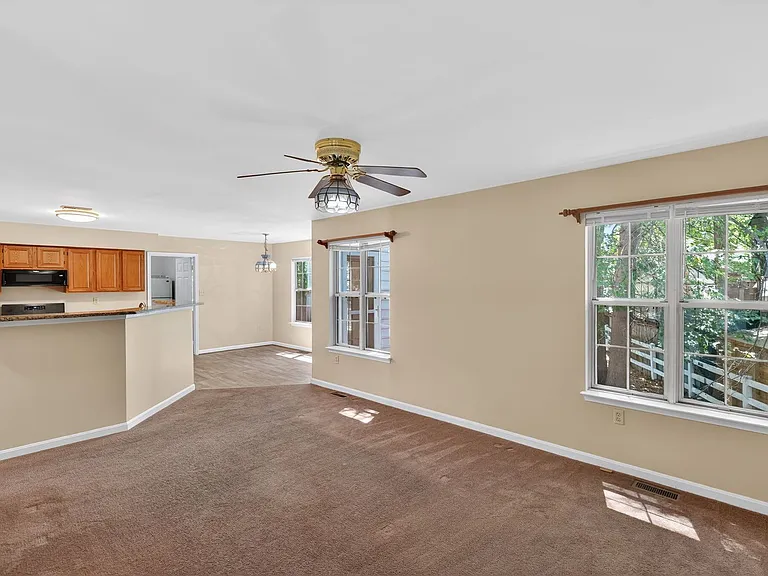 3006 Freedom Ct N — Photo 4
