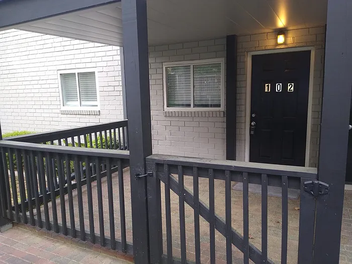 710 North Ave NW #102 — Photo 2