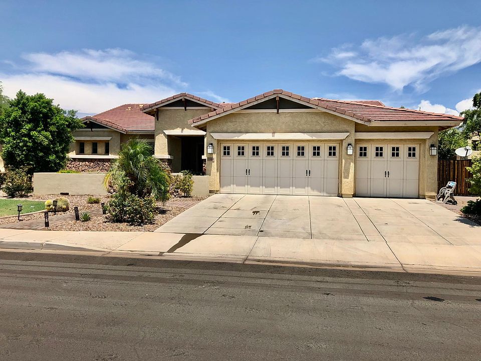 Three car garage Chandler home