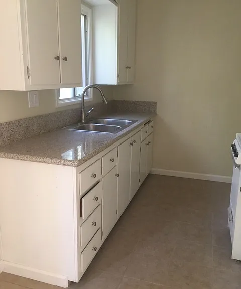 2419 Rockefeller Lane — Photo 1