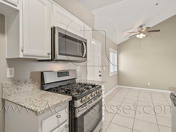3rd image of 4109 Carol Dr Unit H