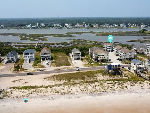 Walk across the street to enjoy the beach, search for shells and sharks teeth.... or just kick back and chill.