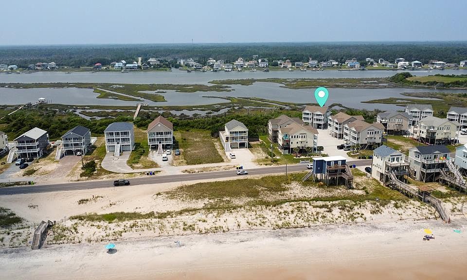 Walk across the street to enjoy the beach, search for shells and sharks teeth.... or just kick back and chill.