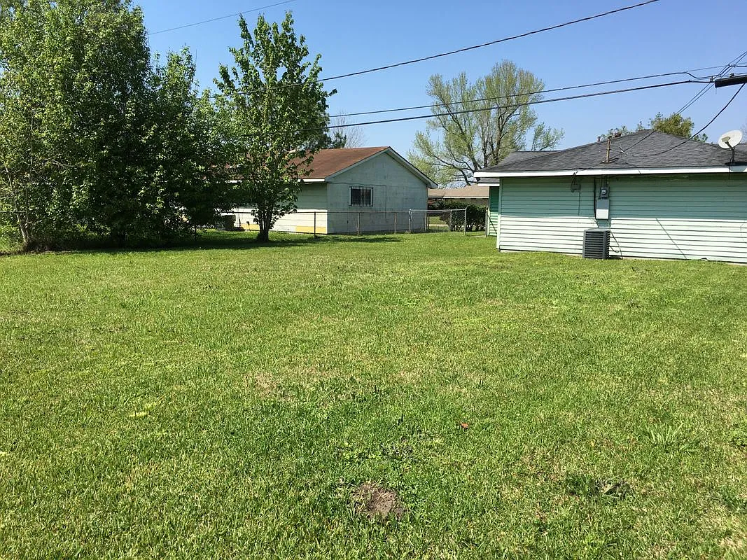 3 bed, 1.5 bath, 1200 sqft, $1,400 — Photo 2