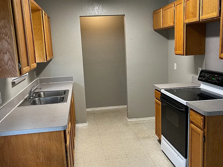 1717 Short St — Photo 7