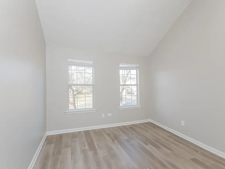 409 Grove Park Dr — Photo 13
