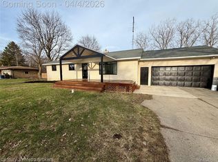 5221 Capri Ln, Flint, MI 48507