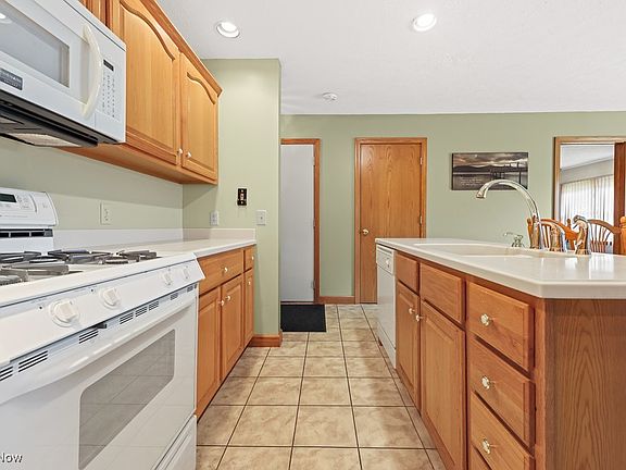 5th image of 3018 Blenheim Ave