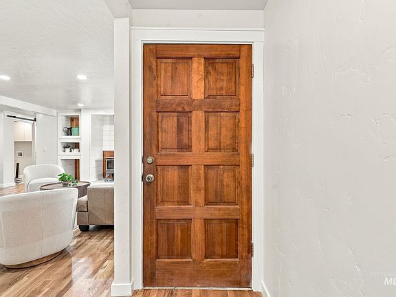 5th image of 774 N Stierman Way
