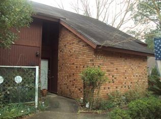 1011 Retreat St W, Pineville, LA 71360