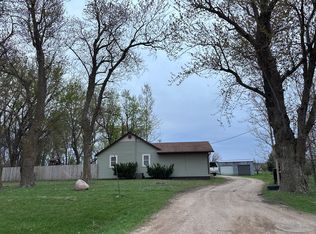 525 100th St, Sherburn, MN 56171