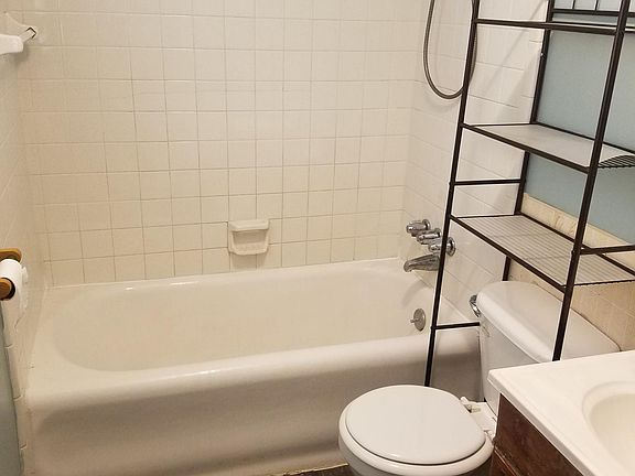 4th image of 1301 W Michigan Ave