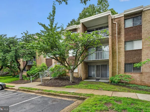 2911 Charing Cross Rd #8, Falls Church, VA 22042