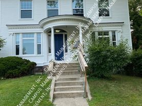 905 Oakland Ave