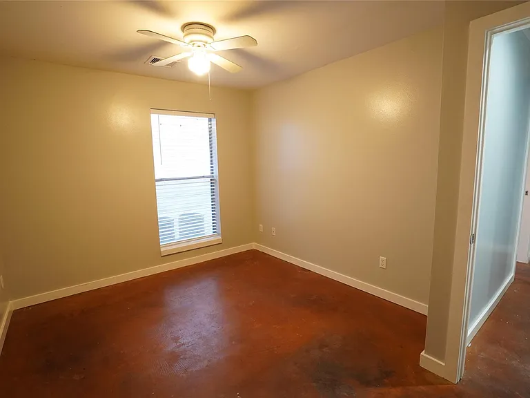 2716 Chenevert St — Photo 11