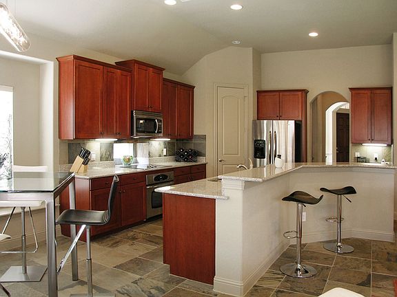 4th image of 4649 Peabody Pl