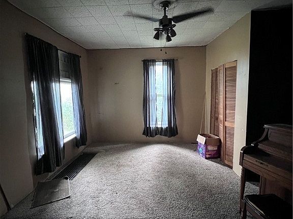 2nd image of 215 W Shafer Ave